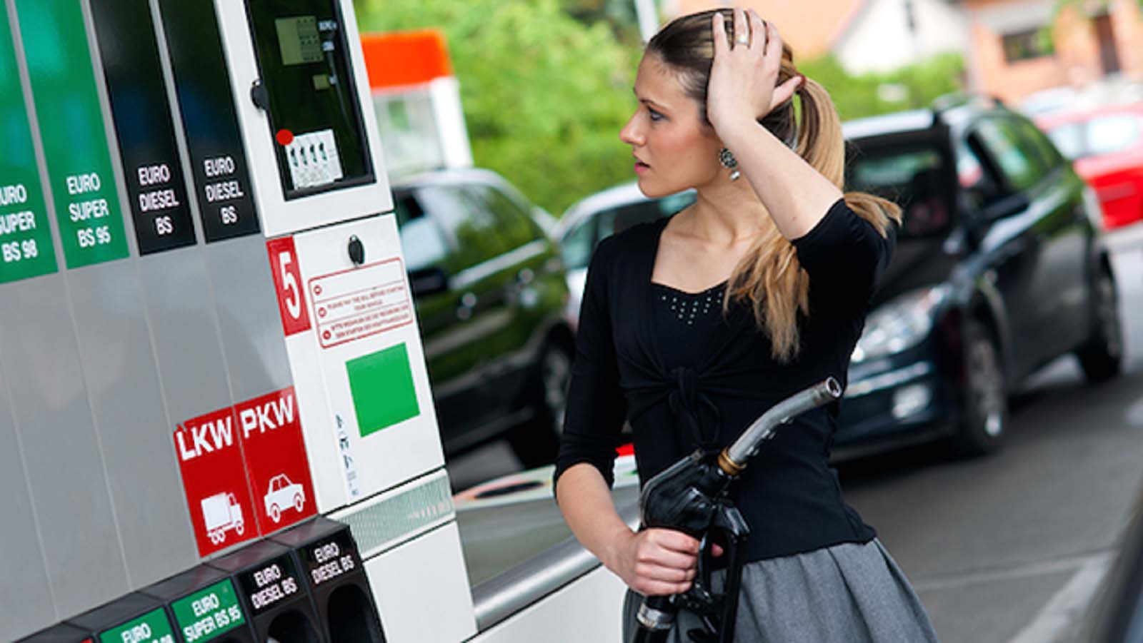 Đổ nhầm nhiên liệu cho xe, xử lý thế nào