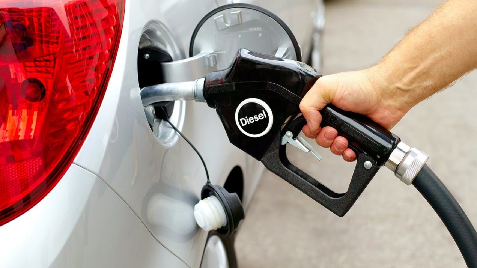 Đổ nhầm nhiên liệu cho xe, xử lý thế nào