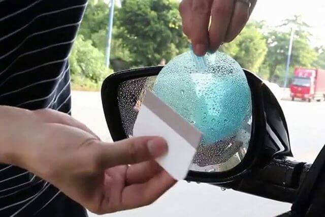 Mẹo xử lý mờ kính,nhòe gương khi lái xe ô tô trời mưa.