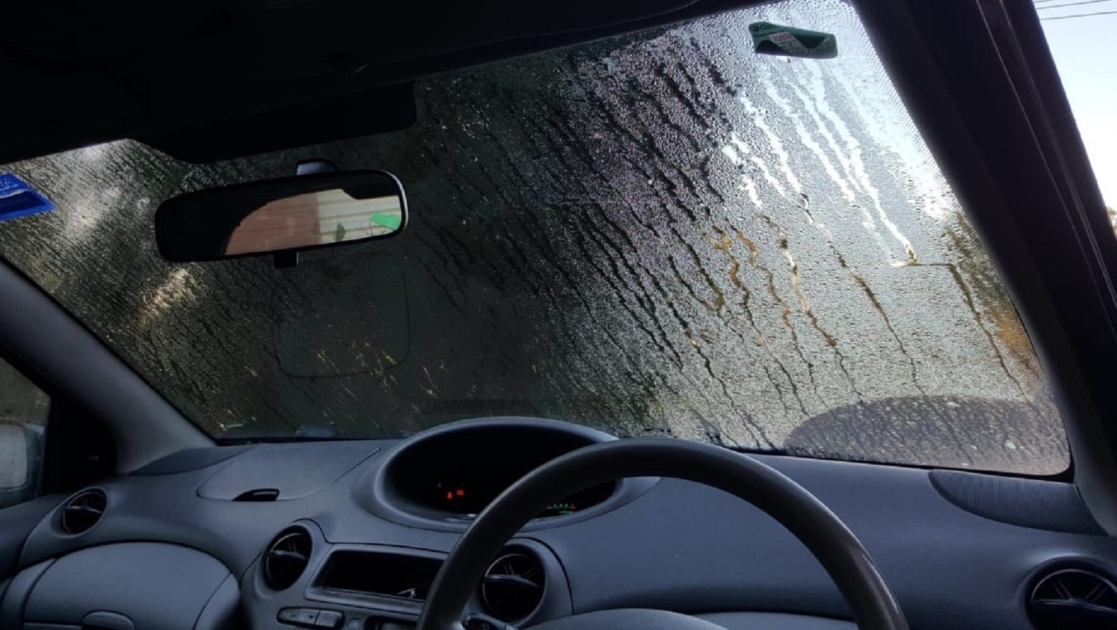 Mẹo chăm sóc xe ô tô trong thời tiết nồm ẩm